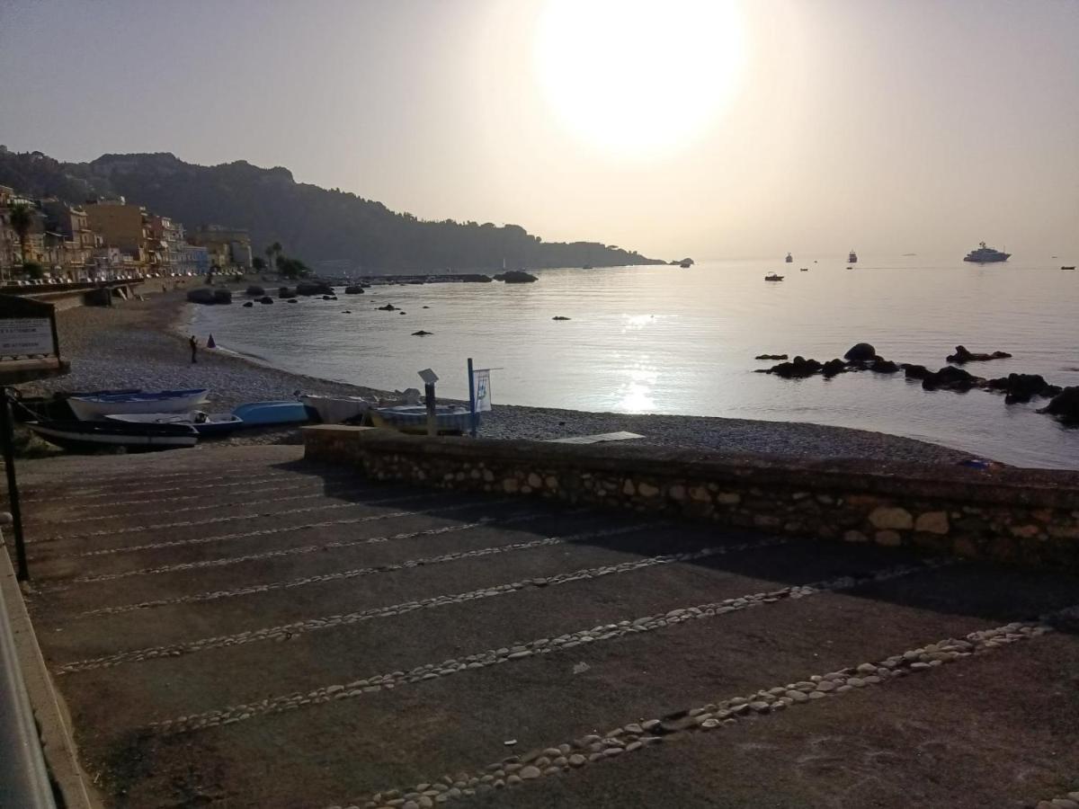 Bilocale Fronte Mare Apartment Giardini Naxos Bagian luar foto