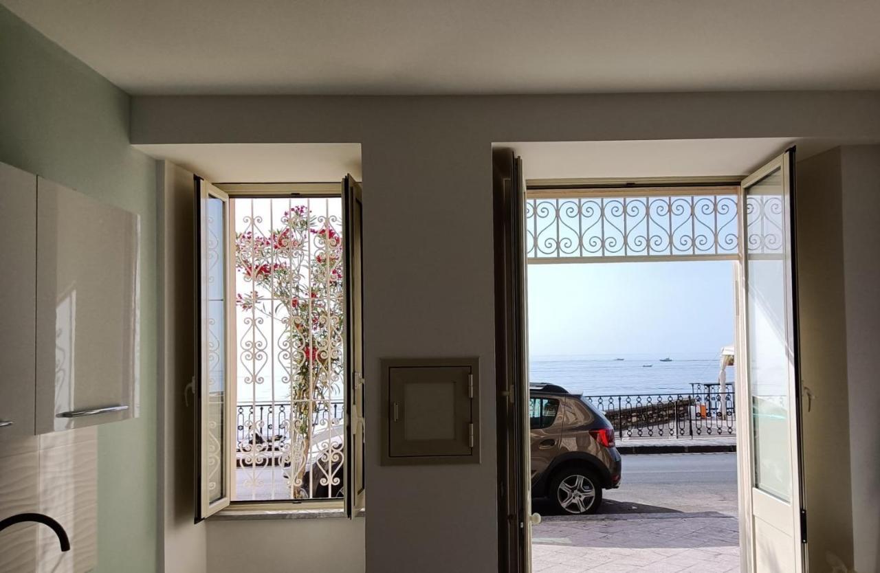 Bilocale Fronte Mare Apartment Giardini Naxos Bagian luar foto