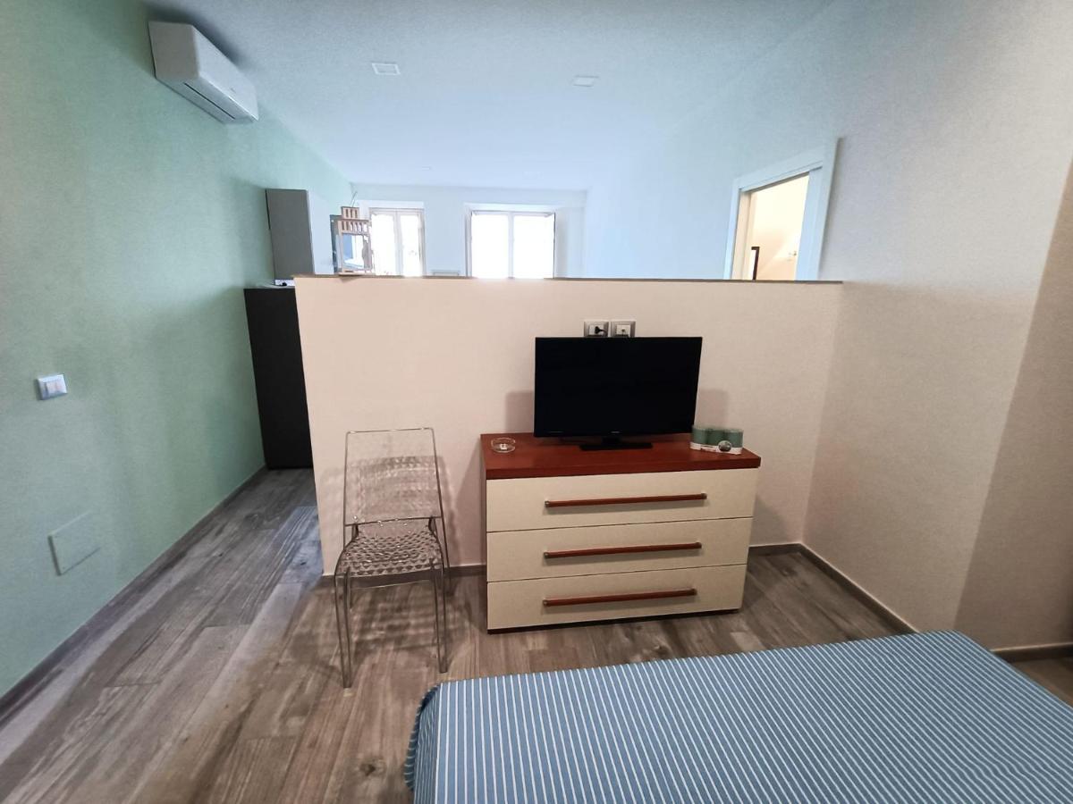 Bilocale Fronte Mare Apartment Giardini Naxos Bagian luar foto